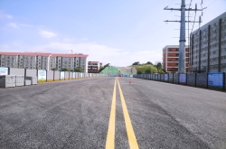 托子沖南路主幅路通車，新學(xué)校旁拉通了一條便民路
